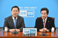 [포토] 대화 나누는 주호영-이낙연