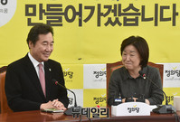 [포토] 대화 나누는 이낙연 신임총리와 심상정 대표