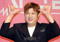 [포토] 귀여운 포즈 취하는 신동