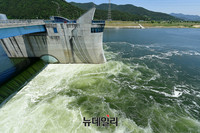 [포토] 수문 연 낙동강 창녕함안보
