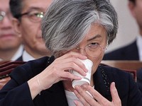 [포토] 물 마시는 강경화 외교부장관 후보자