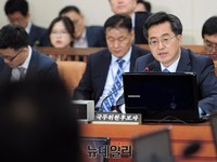 [포토] 질문에 답하는 김동연 후보자