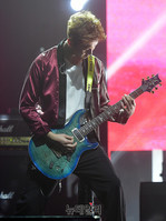 [포토] 기타 연주하는 FT아일랜드 송승현