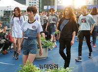 [포토] 서울로서 런웨이 하는 모델들