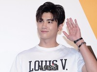 [포토] 배우 박형식, 반가운 손인사