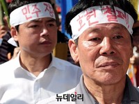 [포토] '호헌철폐' 띠두른 행진 참가자