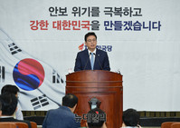 [포토] 모두 발언하는 정우택 원내대표