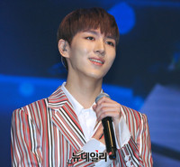 [포토] 인사말하는 펜타곤 키노