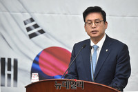 [포토] 모두발언 하는 정우택 자유한국당 원내대표