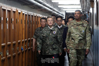 [포토] 한미연합사 방문한 文대통령