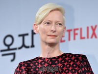 [포토] 다국적 기업 총수 미란도 역 맡은 틸타 스윈튼