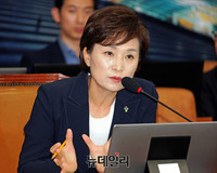 [포토] 질문에 답하는 김현미 국토교통부 장관 후보자