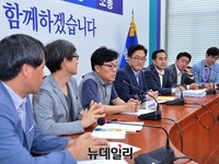 [포토] 노동단체 정치개혁 간담회 참석한 우원식