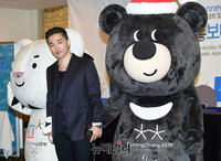 [포토] 마스코트 '수호랑-반다비'와 기념촬영하는 태양