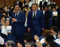 [포토] 안보다짐결의대회 입장하는 김경재-양재생