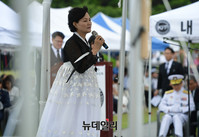 [포토] 헌시낭송하는 이숙례 시낭송가