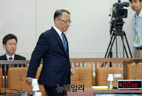 [포토] 인사청문회 입장하는 한승희 국세청장 후보자