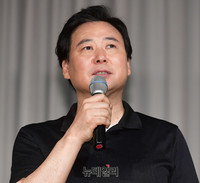 [포토] 클론 20주년 앨범 참여한 김창환 프로듀서