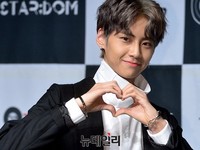 [포토] 하트 만드는 업텐션 웨이