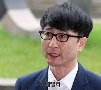 [포토] 검찰 출석하는 이준서 