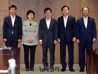 [포토] 경제현안간담회, 정부 재정정책 논의