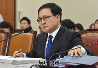 [포토] 질문에 답하는 유영민 미래창조과학부 장관 후보자