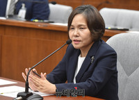 [포토] 질문에 답하는 박정화 대법관 후보자