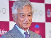 [포토] 암투병에도 시상식 찾은 원로배우 신성일