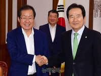 [포토] 악수하는 정세균-홍준표