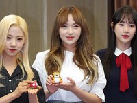 [포토] 우주소녀 성소, 귀여운 인형과 함께