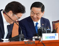 [포토] 인사 나누는 김상곤-우원식