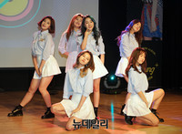 [포토] 신곡 'Hello' 무대 선보이는 신인걸그룹 '페이버릿'