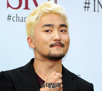 [포토] 유병재, 눈부신 금빛 헤어