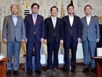 [포토] 정세균 국회의장, 4당 원내대표 회동