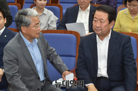 [포토] 대화 나누는 국민의당 박주선-김동철