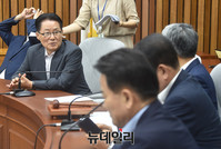 [포토] 국민의당 의원총회에 모습 드러낸 박지원 의원