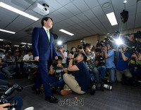 [포토] 고개숙인 안철수 