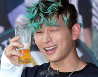 [포토] 술로라이프 정진운, 맥주 광고처럼