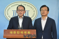 [포토] 추경관련 브리핑하는 자유한국당 이현재-김도읍