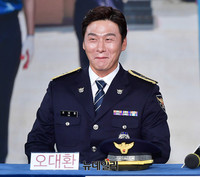 [포토] 시골경찰 제작보고, 웃음 참는 배우 오대환