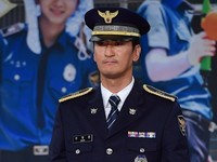 [포토] 경찰정복이 잘어울리는 배우 신현준