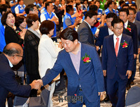 [포토] 한국자유총연맹 청년연수회 입장하는 권영진 대구시장