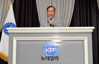 [포토] '통일선봉대 청년의 역할' 주제로 강연하는 노희상 연구원장