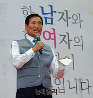 [포토] 동성애반대국민대회, 개회선포하는 최기학 목사