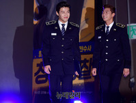 [포토] 경찰정복 입은 강하늘-박서준