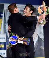 [포토] 포옹하는 강하늘-박서준