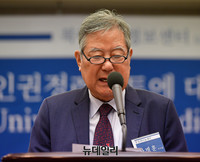 [포토] 축사하는 안병훈 통일과나눔재단 이사장