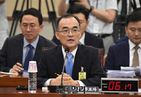 [포토] 질문에 답하는 문무일 검찰총장 후보자