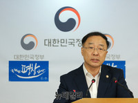 [포토] '신고리 공론화위원회' 관련 브리핑하는 홍남기 국무조정실장