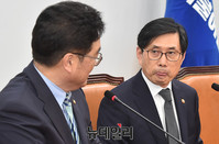 [포토] 환담 나누는 우원식 원내대표와 박상기 법무부장관